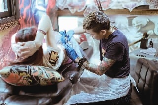 纹身用什么洗会掉色,文身难吗