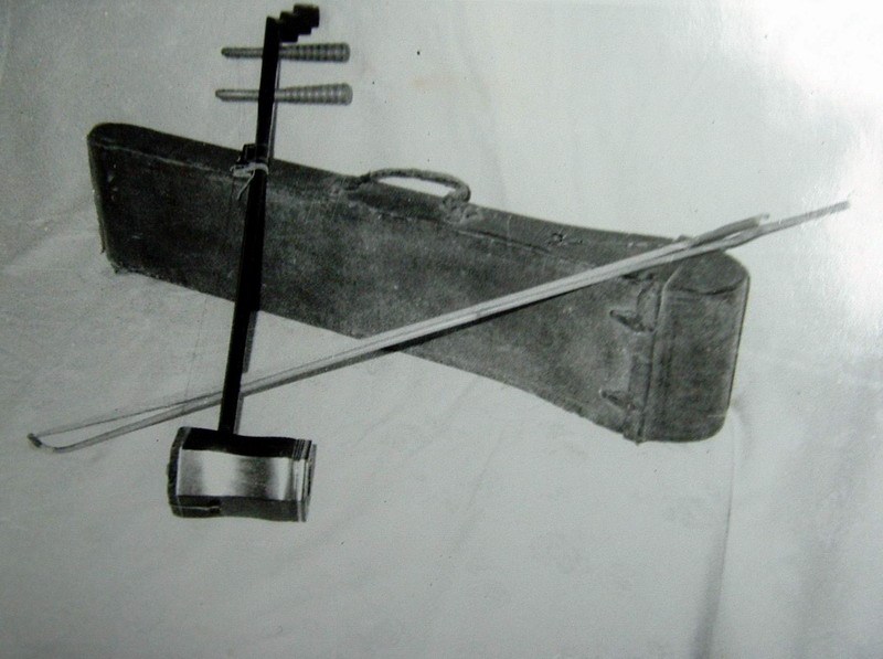 二胡琴杆弯曲影响音质吗,二胡琴杆装歪了怎么办