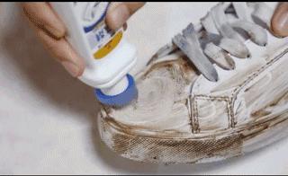 小白鞋脏了去超市买什么东西来擦,鞋子拼团小白鞋