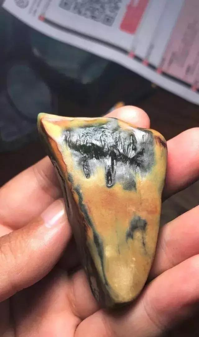 什么样的翡翠原石容易出极品高货,什么样的翡翠原石出冰种