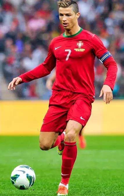 足球不只是一项运动英文,足球的确是一个有温度的运动