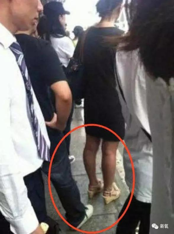 注意！这群人靠*拍偷**女生裙底月入过万！