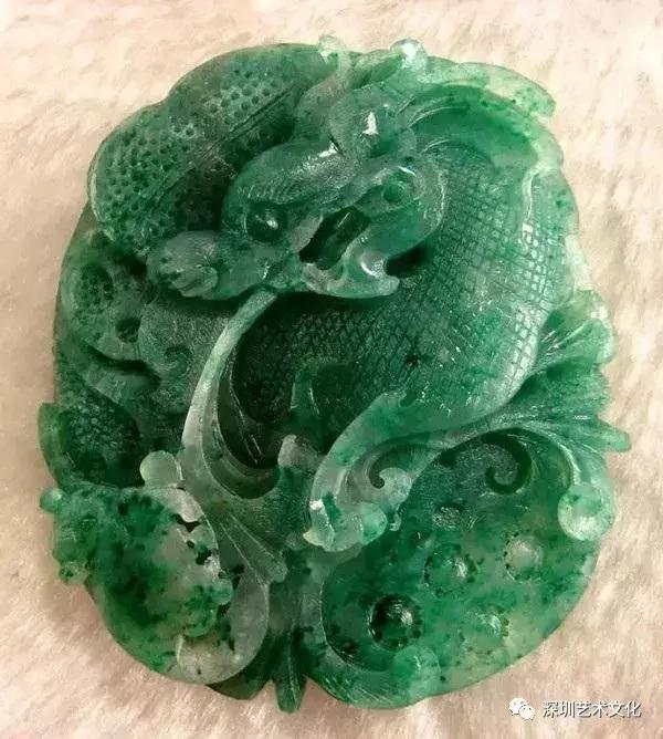 挖玉人挖到价值百万玉石,什么样玉石有收藏价值