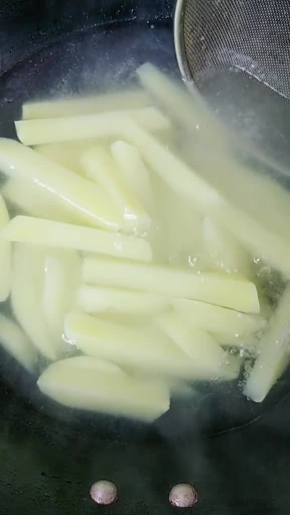 薯条怎么做非常脆跟麦当劳一样,薯条又脆又香的好办法