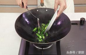 清炒青芦笋做法简单又好吃,清炒芦笋的做法大全家常窍门