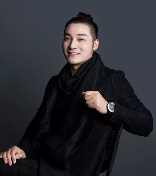 游走在古典与时尚之间，带你走进10年威古氏