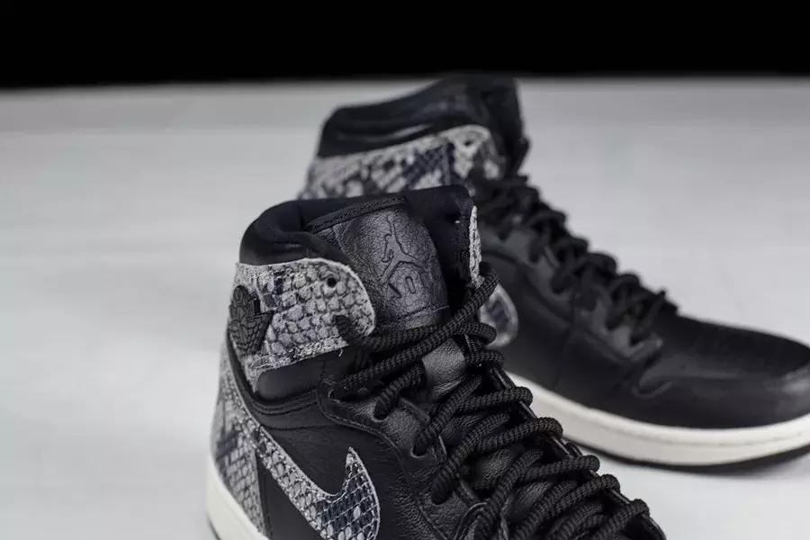 airjordan1low白黑蓝真假对比,黑蛇白蛇全剧