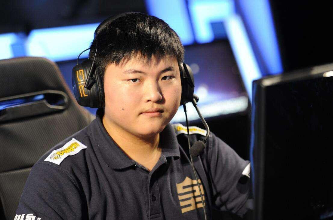 英雄联盟2018年uzi的操作,uzi玩射手太激进