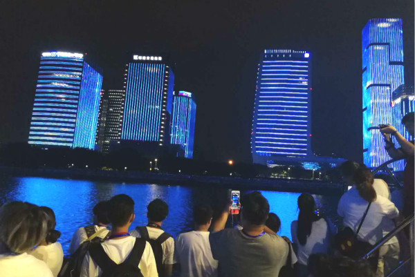 台湾青年闽江夜游被惊艳到了：淡水、爱河夜景规模气势上稍逊风骚