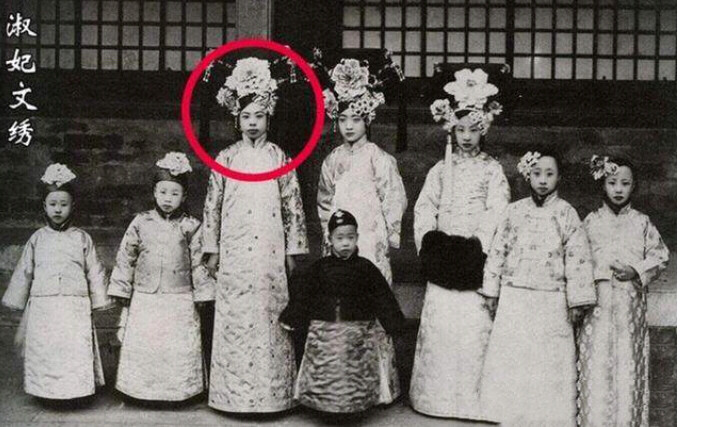 末代皇妃文绣与溥仪离婚后，溥仪在报上刊“圣旨”并提出一个条件