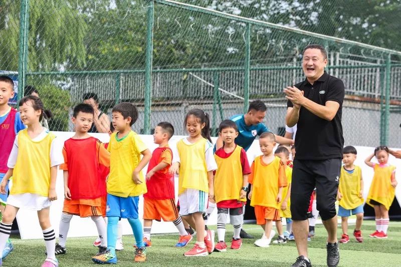 发现足球小将，路虎可是认真的！｜川网现场