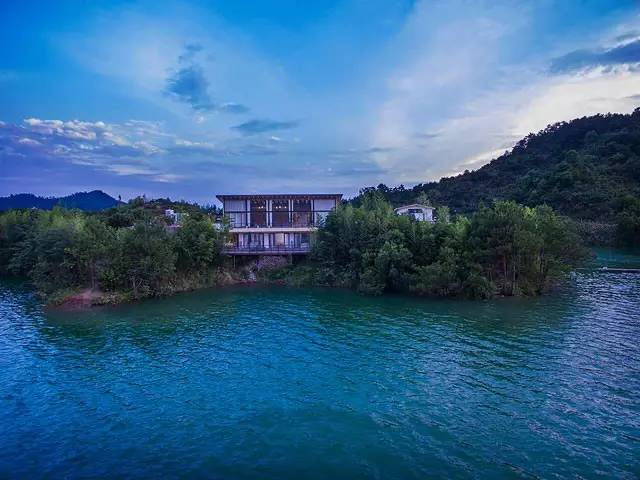 40岁大叔买下一座岛,大叔为钓鱼买下一座岛