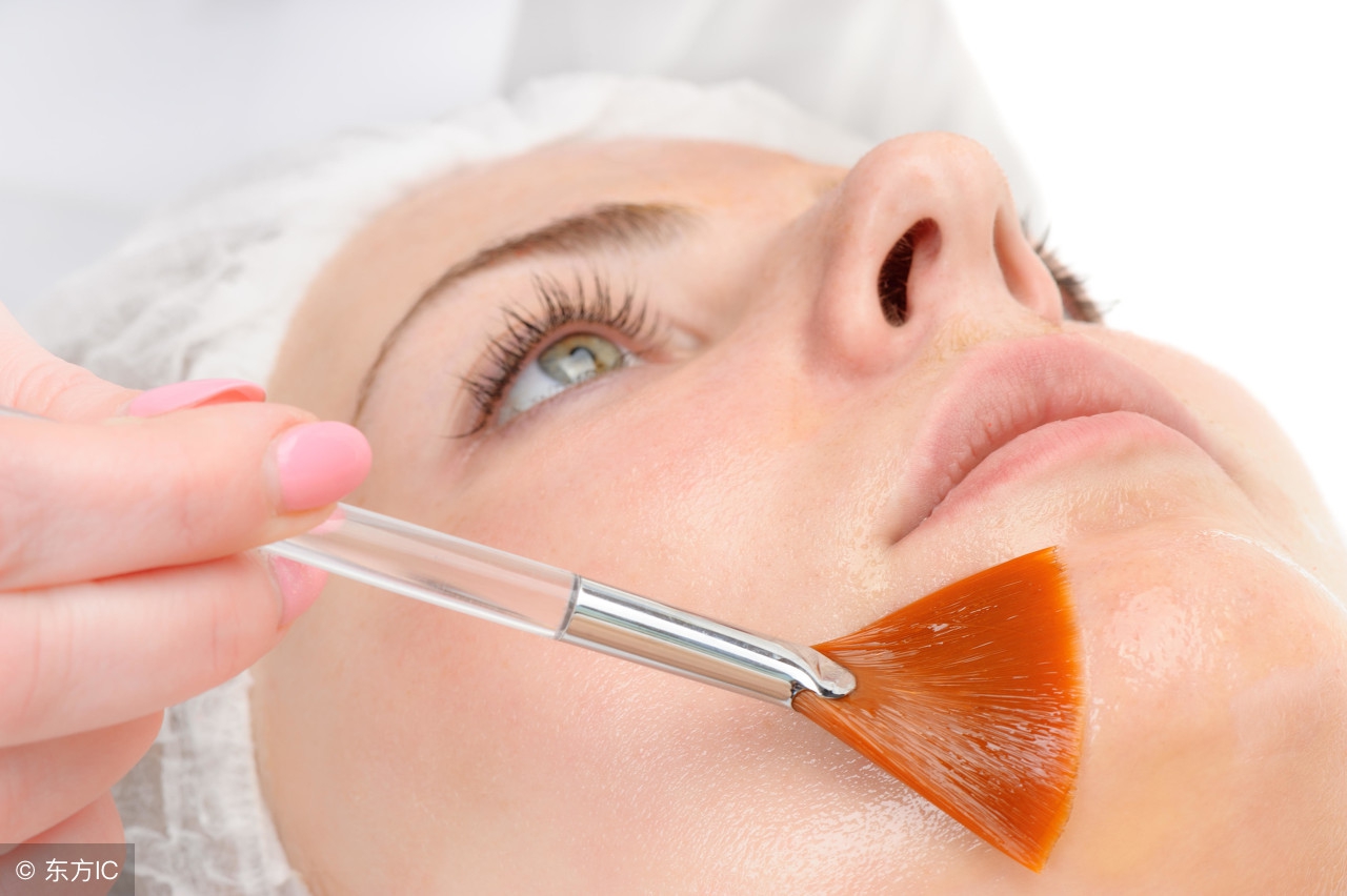 痘痘黑头粉刺医美项目,鼻子黑头多毛孔粗大该做什么医美