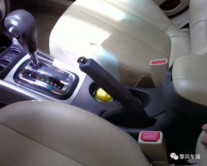 开车忘记放手刹就开了一小段距离,开车忘记放手刹开了1米有影响吗