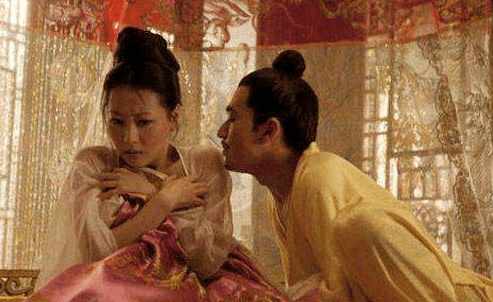 绝世美人进皇宫见皇帝，一个月之后才回到丈夫身边，发生了什么？