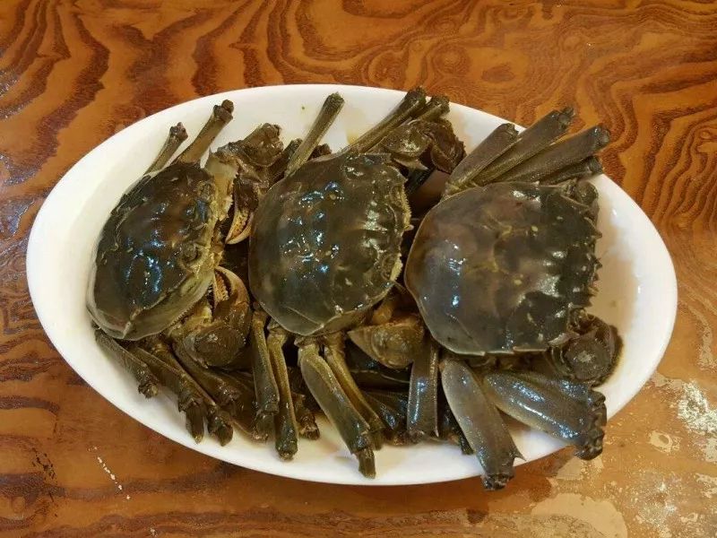 忙归忙，勿忘“六月黄”，今年第一个吃螃蟹的人是谁？