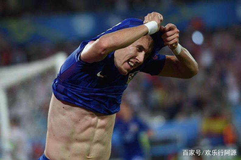 足球脱衣庆祝,足球进球脱衣庆祝犯规吗