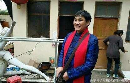 大衣哥给村民盖别墅,大衣哥在农村盖房