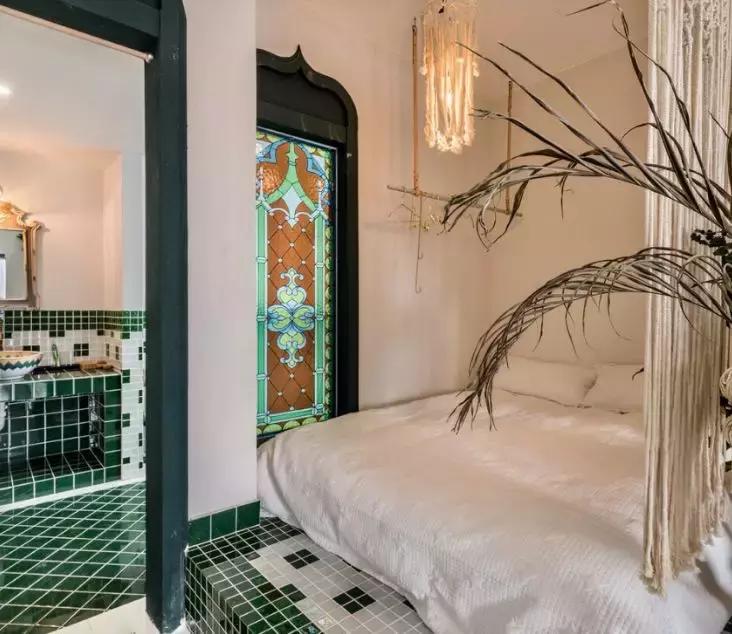 lv跨界酒店推荐,奢侈品牌lv最便宜的单品