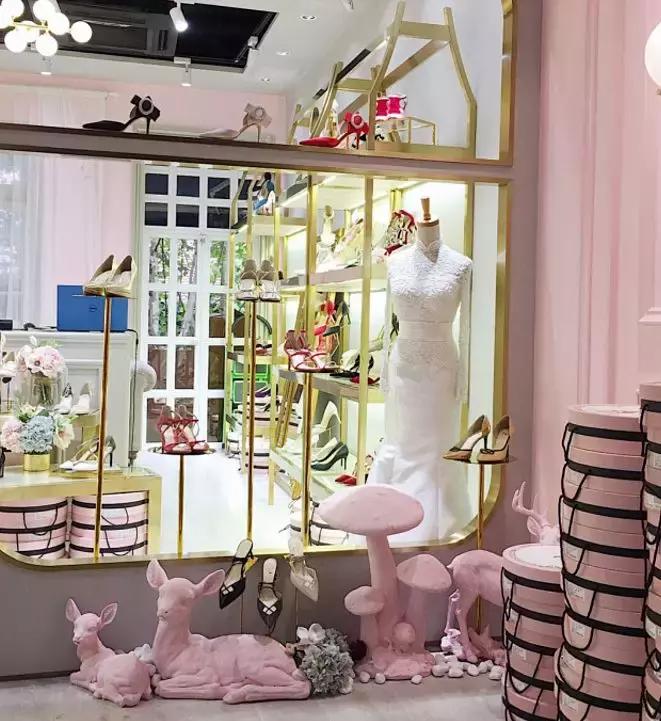 lv跨界酒店推荐,奢侈品牌lv最便宜的单品