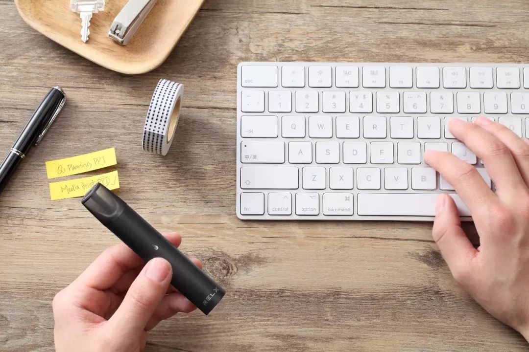 是不是全世界的男人,都用抽烟来纾解郁闷?