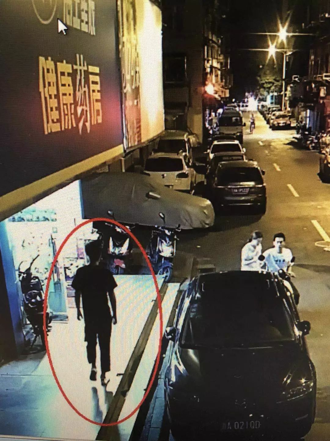 请受害女孩站出来指认：专挑娇小、穿裙子女孩下手这个*狼色**抓住了