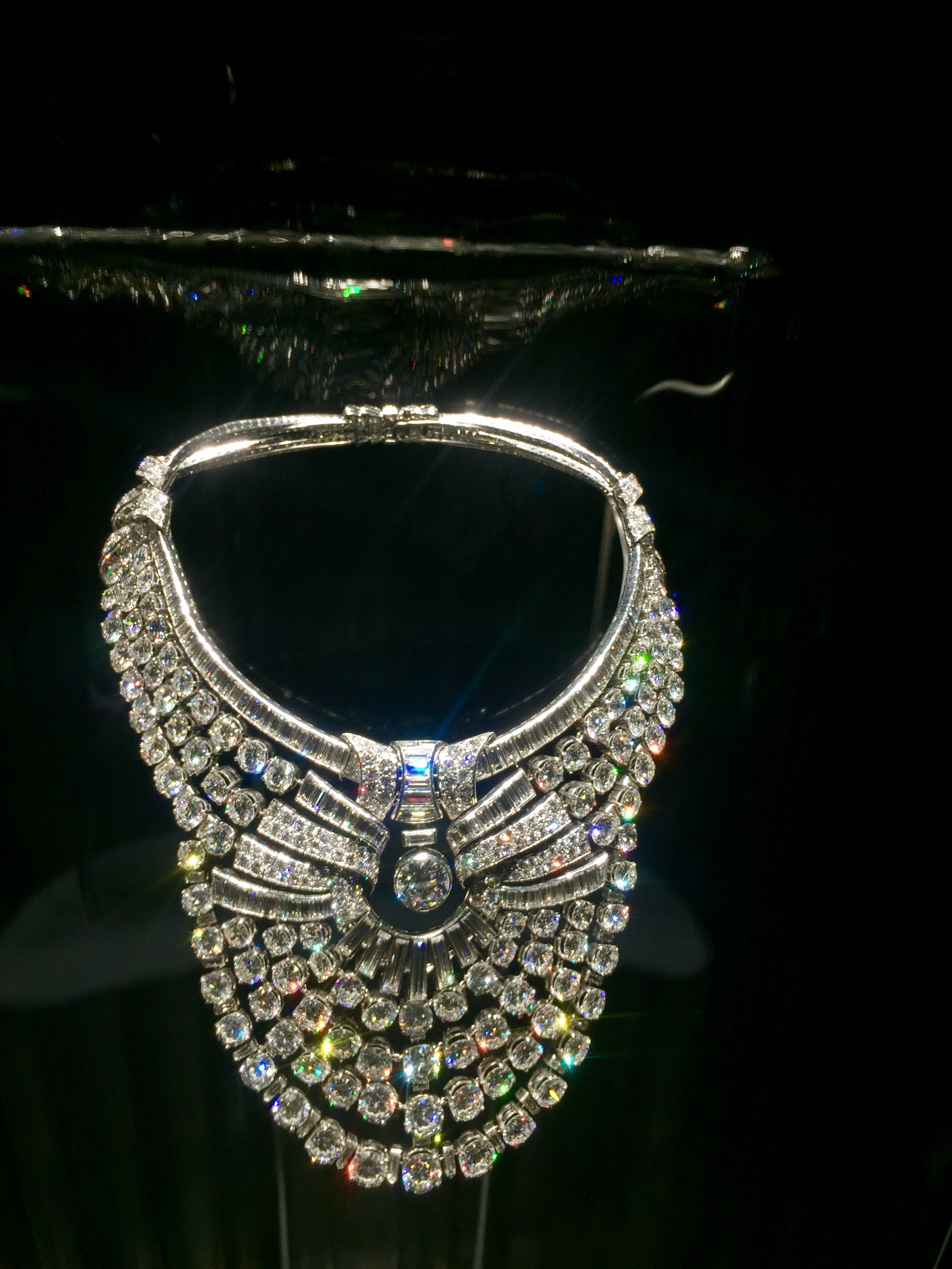 梵克雅宝黑色的四叶草是什么宝石,梵克雅宝四叶草是珠宝吗