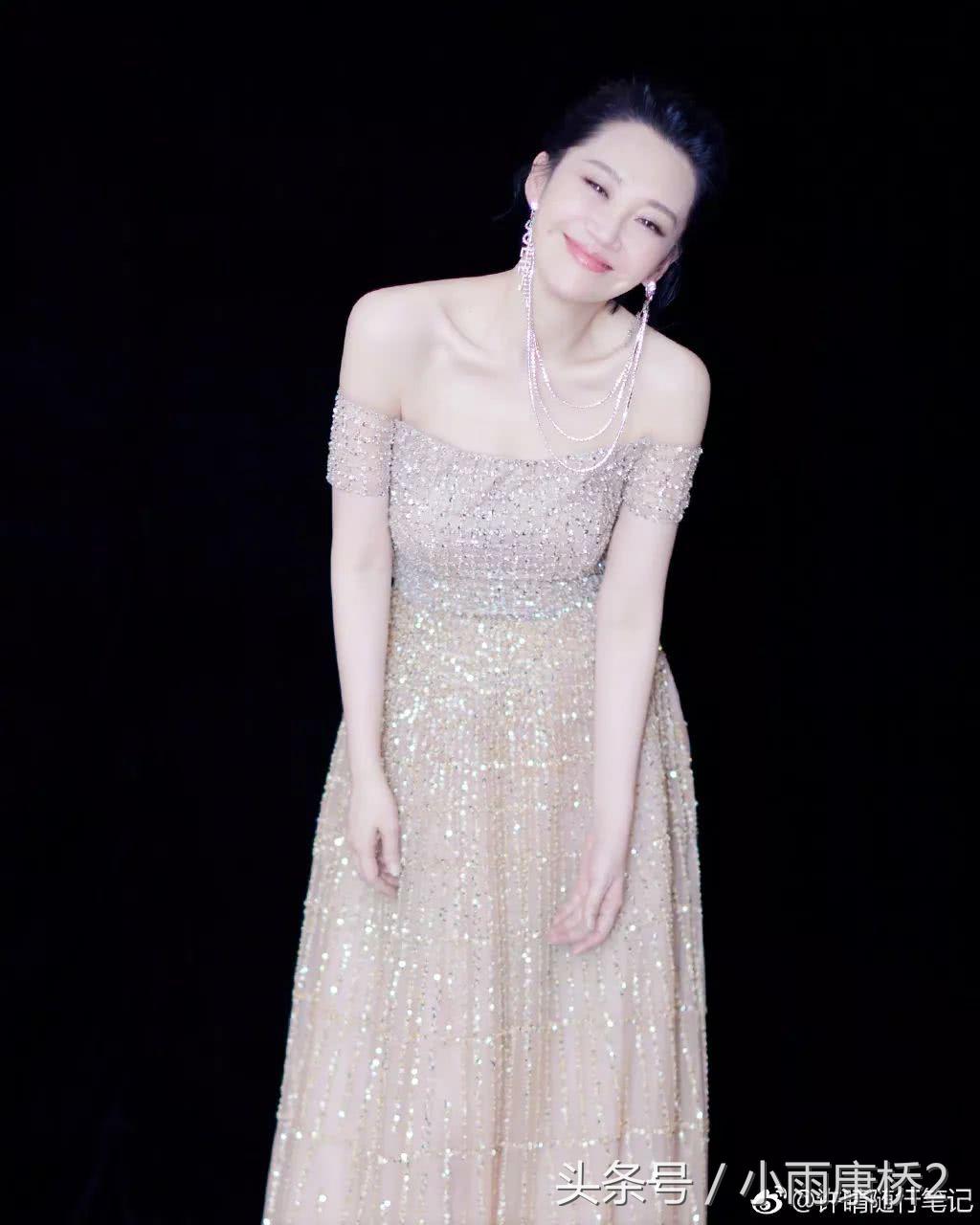 许晴50岁高清写真,48岁许晴美艳绝伦