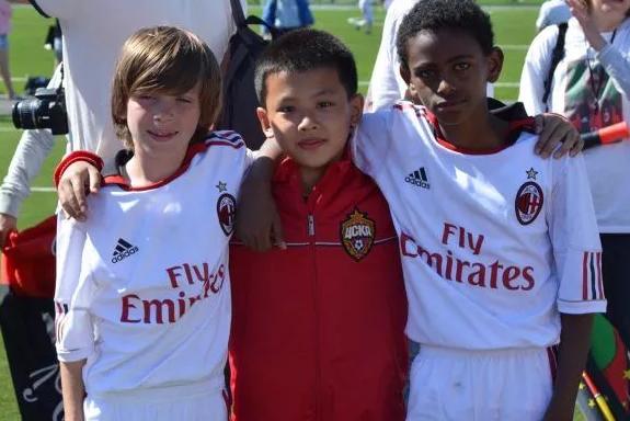 国青天才宣布进入欧洲豪门留洋,混血足球少年