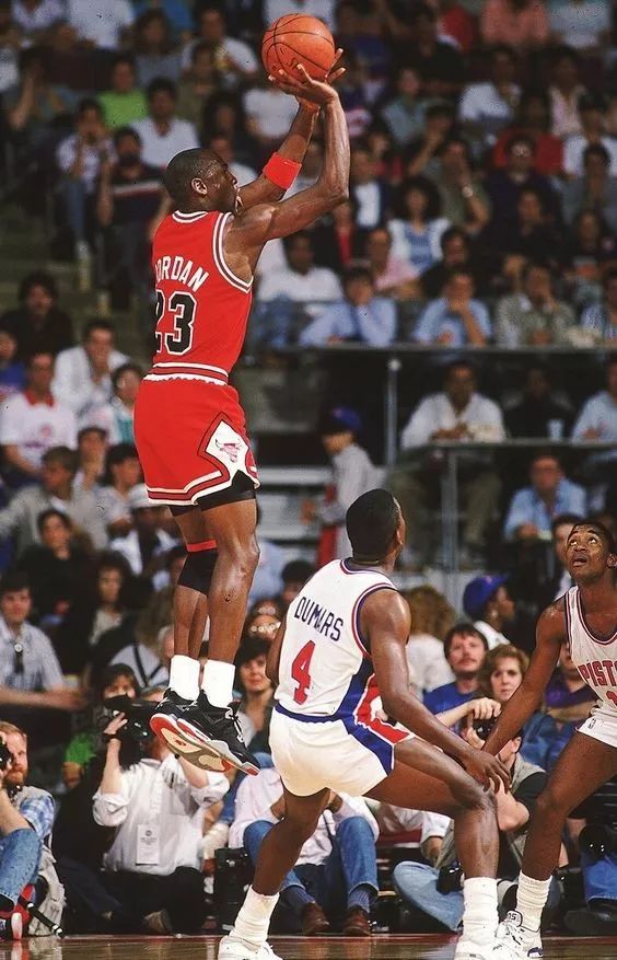 来来来~对比全球鞋迷的show鞋排行Top30看看自己的C位球鞋排在哪