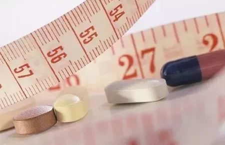 谨慎！长沙十八岁男生为减肥连吃10天海外代购*肥药减**，竟患急性肾衰竭，要做血液净化治疗！