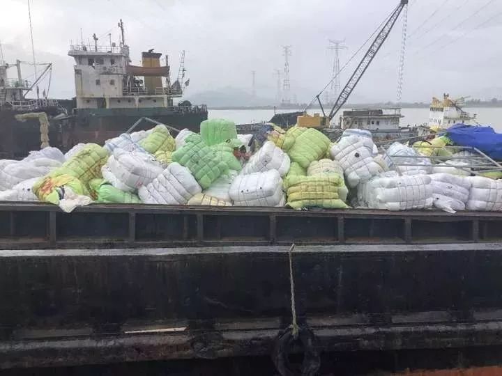 300吨旧衣服将被销毁,韩国旧衣服被截