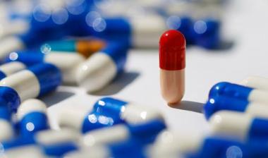 床头有这几样东西建议赶紧扔掉,床头有这几样东西建议大家扔掉