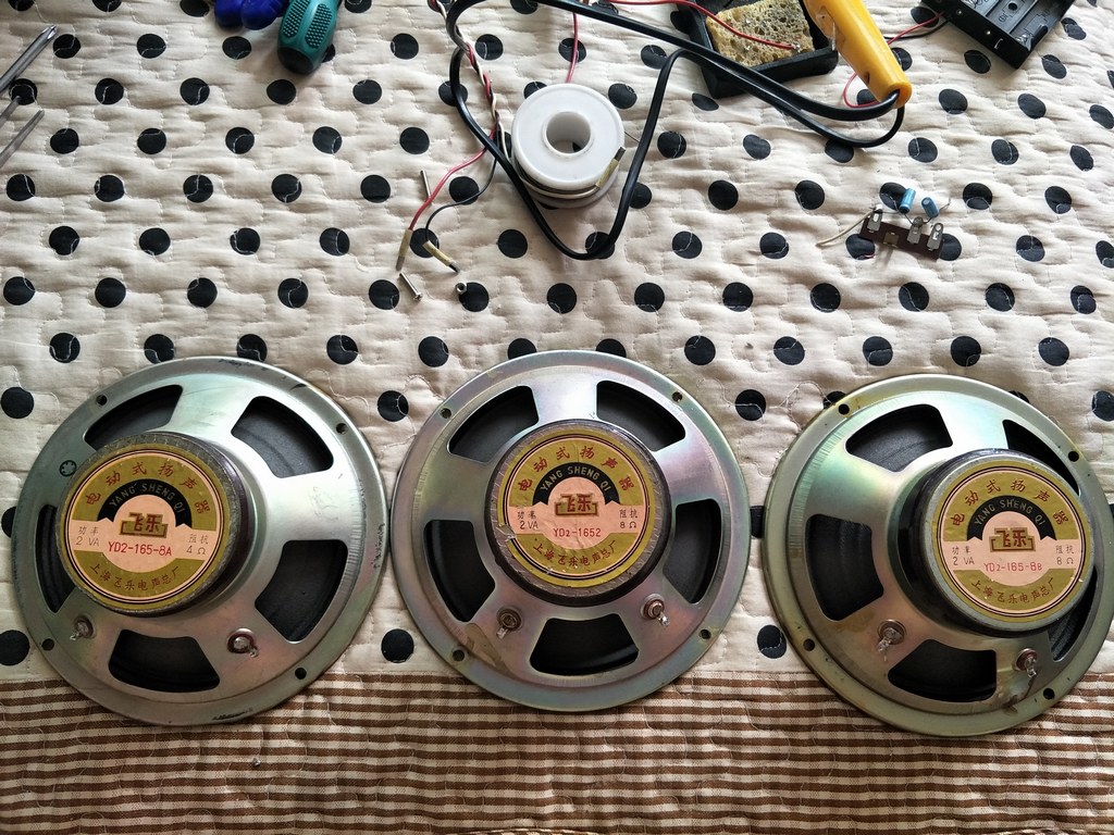 大喇叭收音机手工制作,用一个小喇叭制作简易收音机