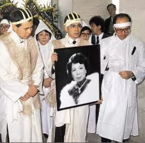 小三上门逼死原配？千亿豪门的传奇背后，是数不清的狗血八卦