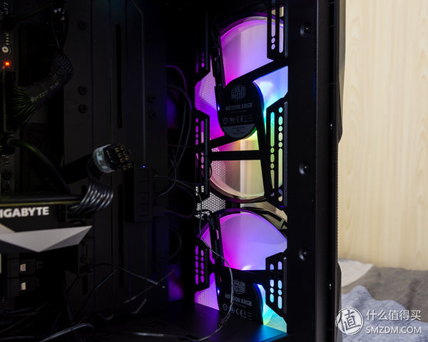 灯，灯灯灯灯！酷冷至尊H500MARGB游戏机箱深度测评