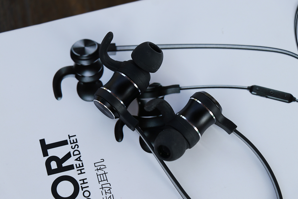 待机135小时，售价149元，爱国者蓝牙耳机S55体验！