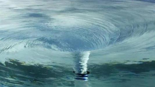 人如果掉进黑洞会被扯碎吗,人如果掉入黑洞会发生什么