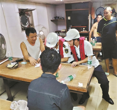 女子在大海中漂浮30小时奇迹获救,女子海上漂流36小时奇迹生还