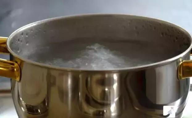 在家身上被开水烫伤后怎么急救,儿童开水烫伤急救处理