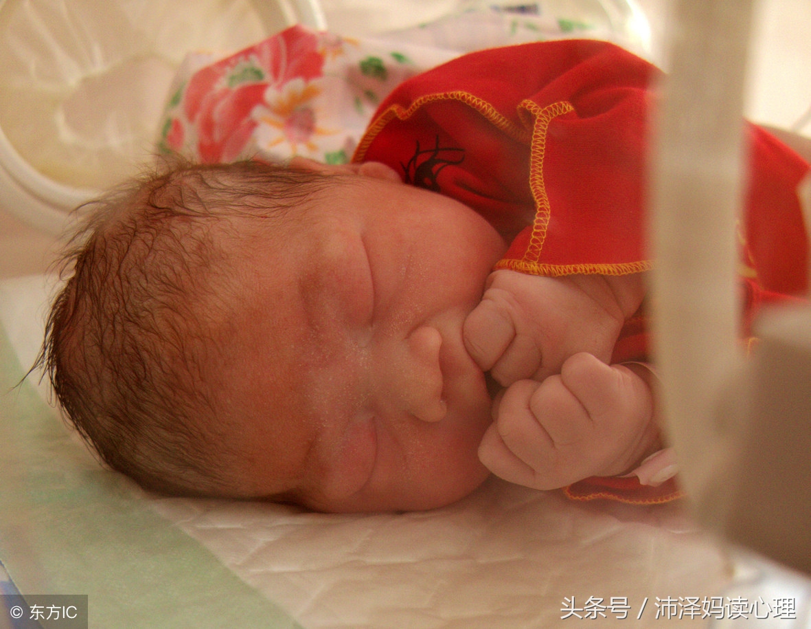 新生儿女孩来月经,新生女宝宝春季