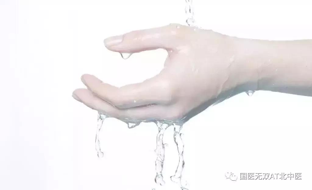 头晕心悸恶心是中暑的常见症状,头晕咽痛是怎么回事