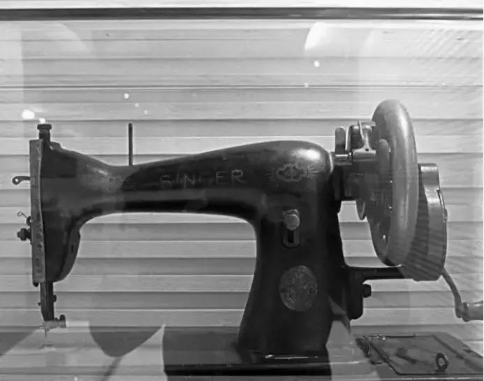 校服乔治白,校服供应商乔治白