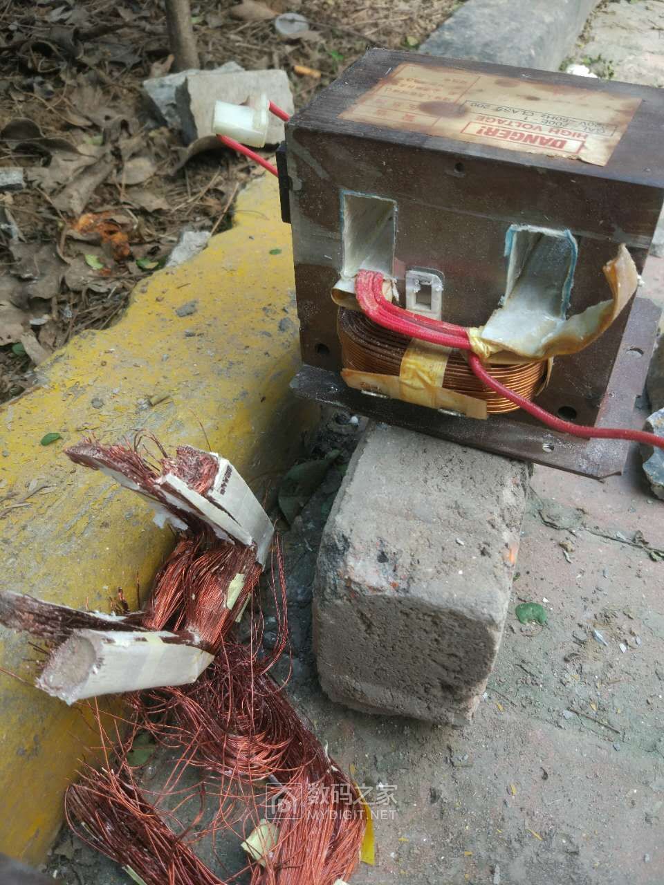 怎样拆微波炉变压器才能改点焊机,报废微波炉改点焊机