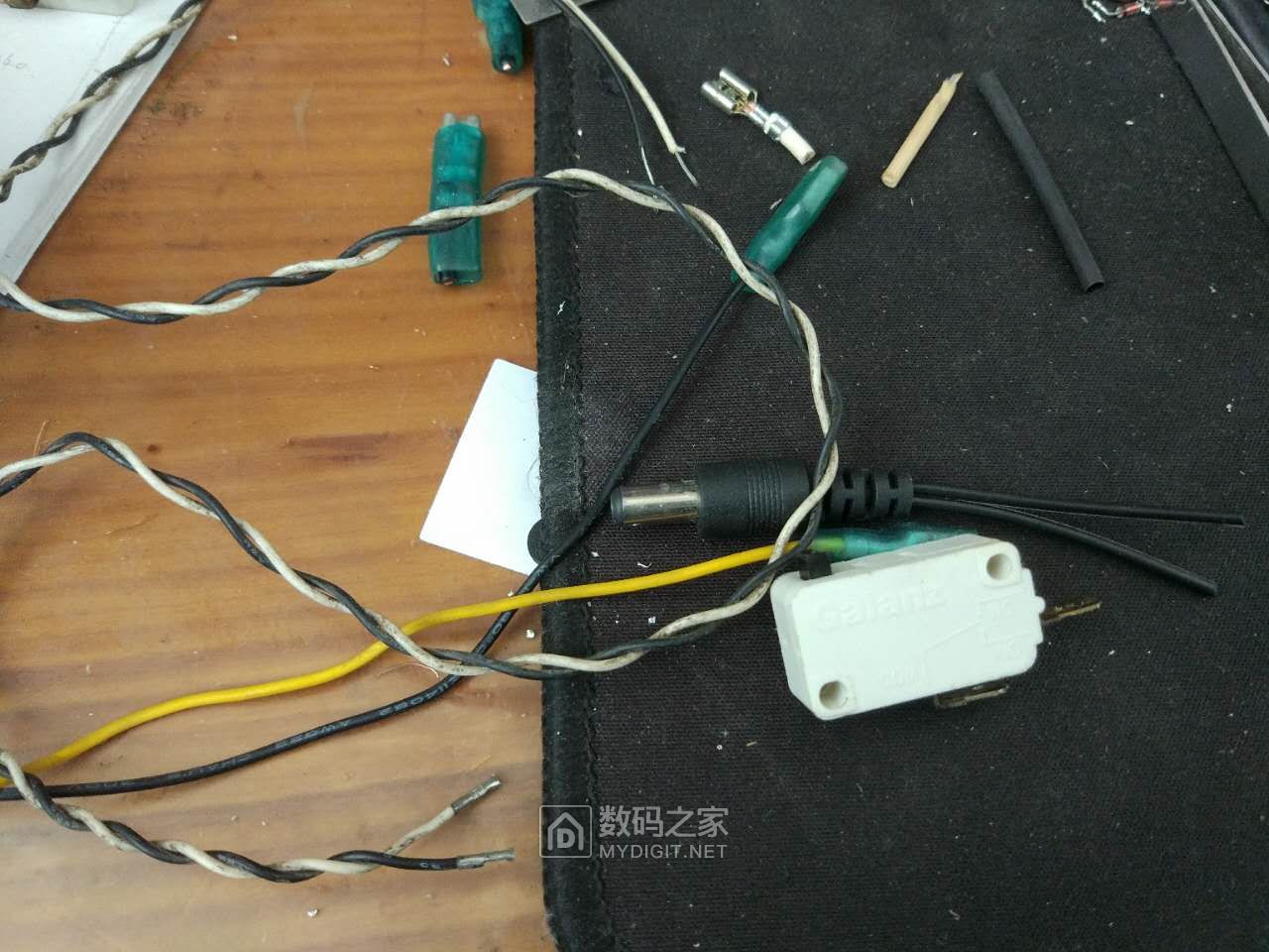 怎样拆微波炉变压器才能改点焊机,报废微波炉改点焊机