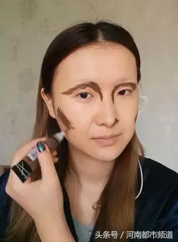 20岁美女卸妆秒变80岁大妈,27岁女孩化妆成大妈