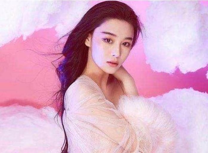 张馨予泳池出场,张馨予游泳出场