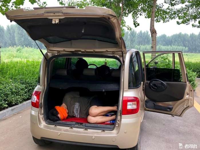 前排可以坐三个人的货车,众泰六座mpv