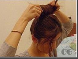 40-50岁女人圆脸短发扎什么发型,扎发型女2020流行发型慢动作分解