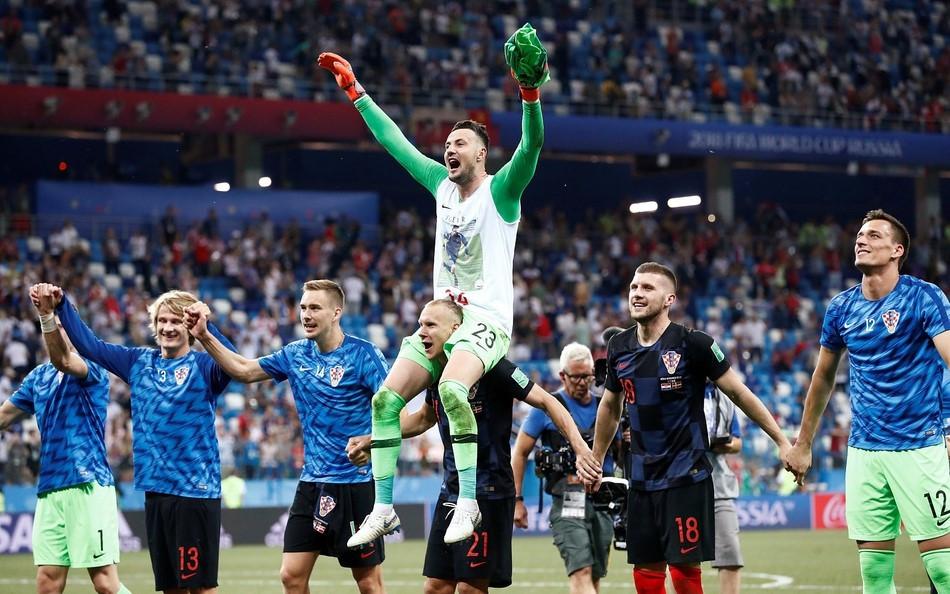 论一个人对足球的热爱,对足球哪方面感兴趣